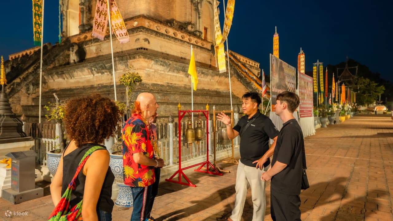 Chiang Mai : Visite à vélo de la vieille ville historique - Matin ou Soir